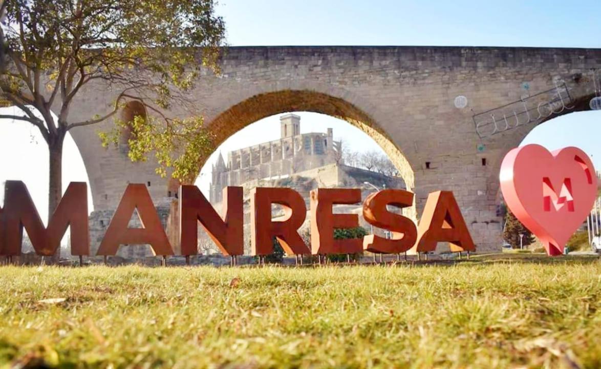 Apartamento Habitació polivalent al centre de Manresa Exterior foto